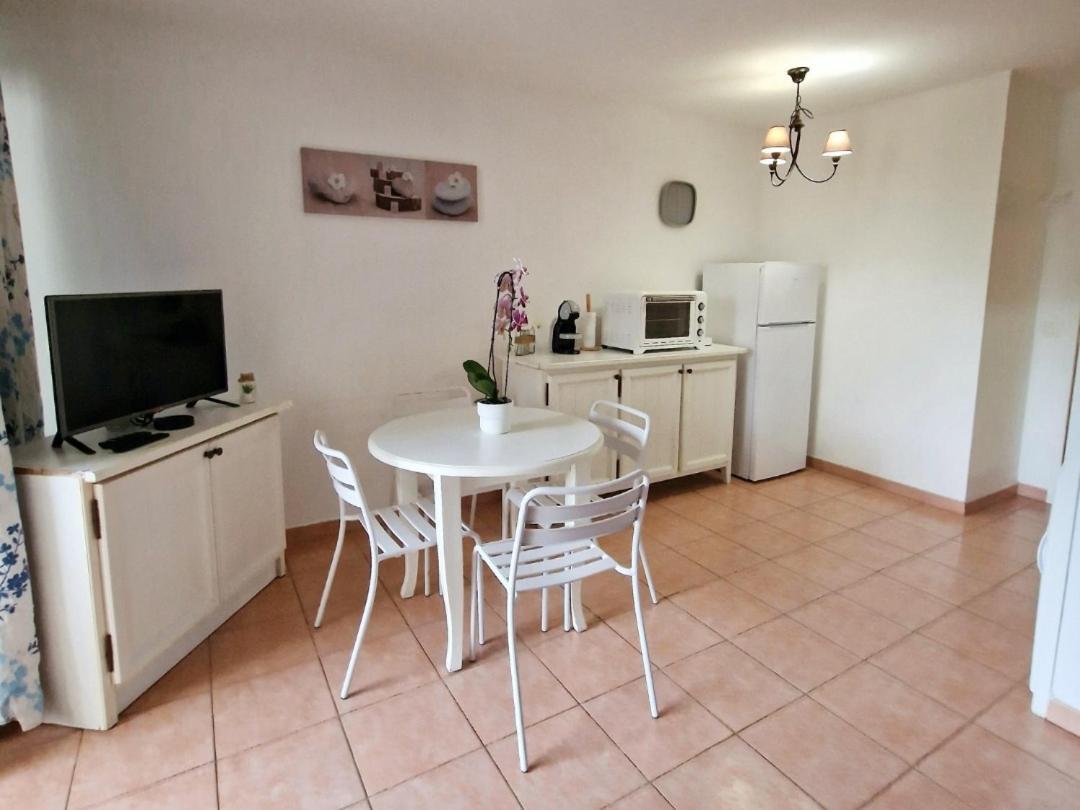 Appartement T2 - Bord De Mer - Piscine Six-Fours-les-Plages Exteriör bild